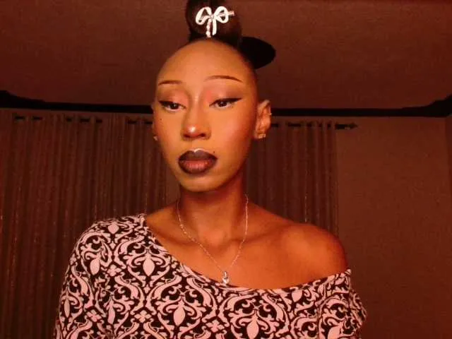 adriana-crystal23 on BongaCams