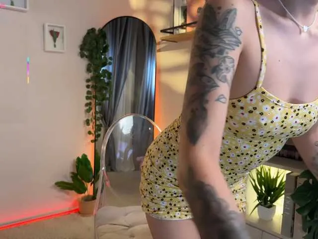 AdriaNochi on BongaCams