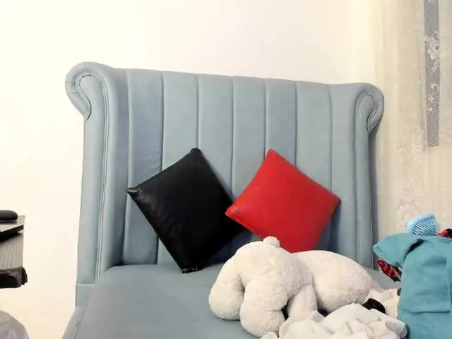 AlexaFoxy18 on BongaCams