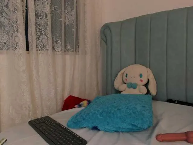 AlexaFoxy18 on BongaCams