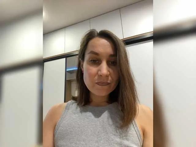 BongaCams AliceLili is Freechat AliceLili — The sound of falling coins, intelligence and sense of humor.