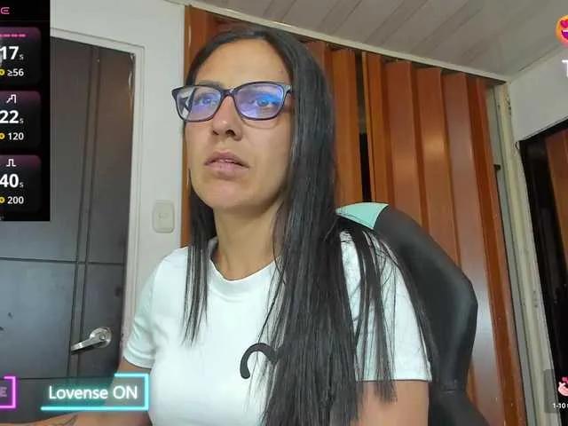 Offline alma-blue on BongaCams