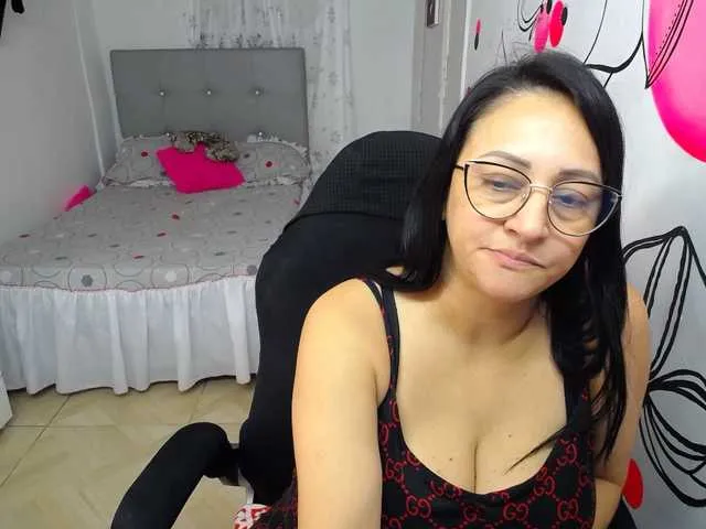 Ameliarizo on BongaCams