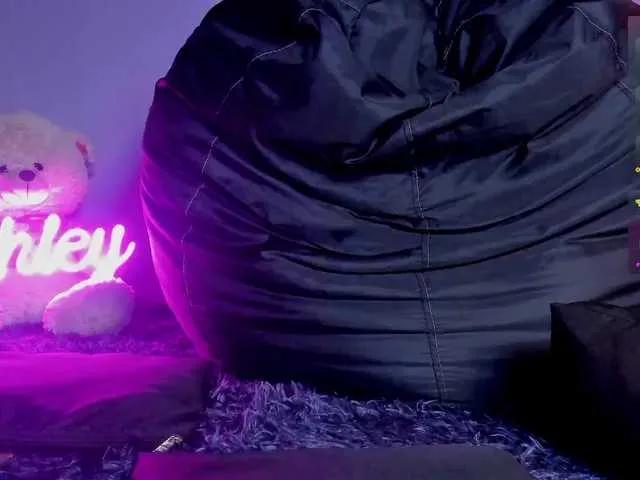 Offline ashley-jenner on BongaCams