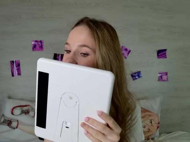 Freechat b4by-Emilia on BongaCams