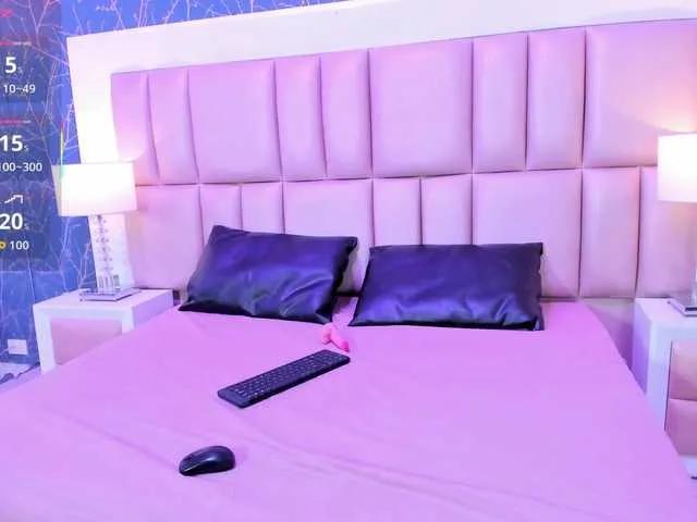 BiankaStone —  I'm turned on by confidence, attention, and men who know how to look at me and smile . When you flirt with words, I lose control .