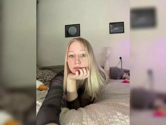 Offline BLONDINO4KA on BongaCams
