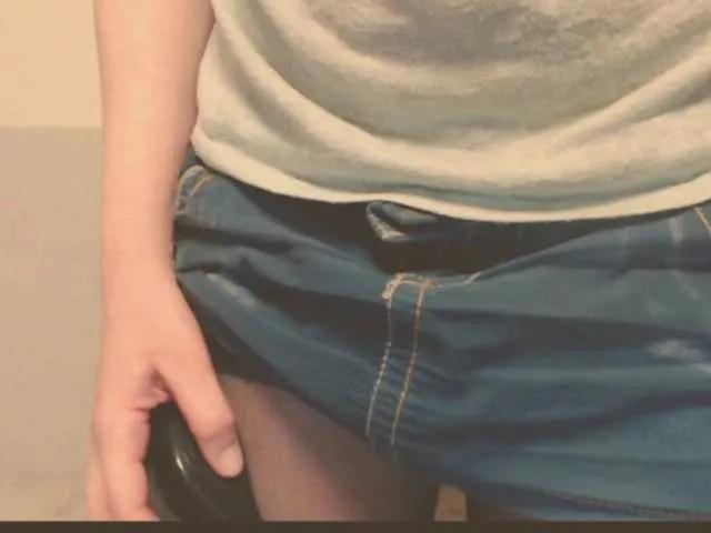 Bonniee — I am excited by affectionate men with powerful imagination and interesting fantasies.