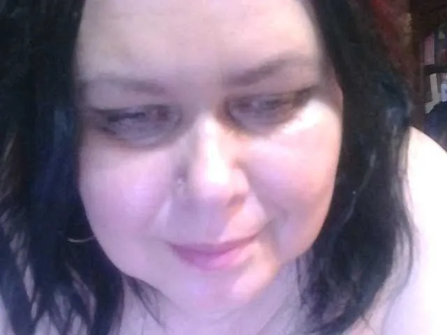 Offline CharleeKendall on BongaCams