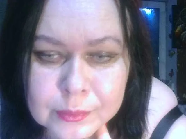 Offline CharleeKendall on BongaCams