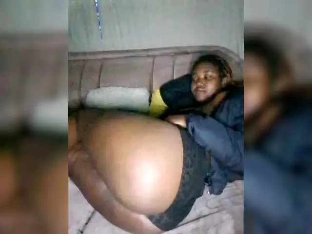 Offline Davinalola on BongaCams