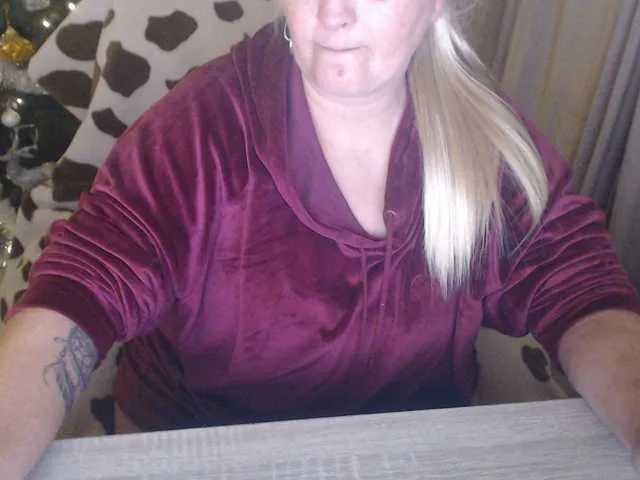 Offline DivineBlond on BongaCams