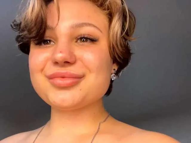 DomoniqueEdnie on BongaCams 