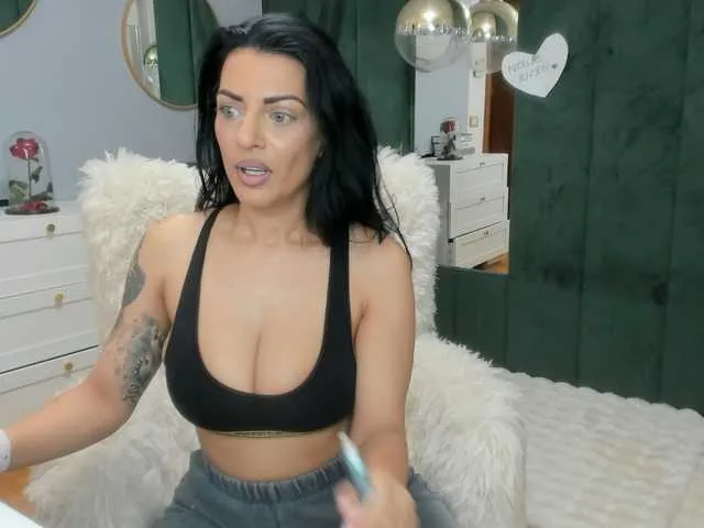 ElisaBaxter on BongaCams