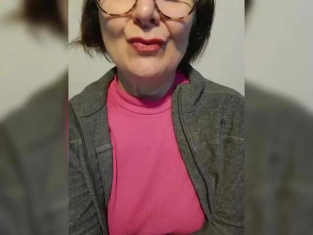 Offline ElitalianMilf on BongaCams