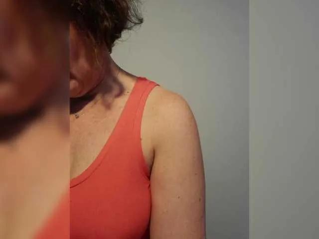 Offline ElitalianMilf on BongaCams