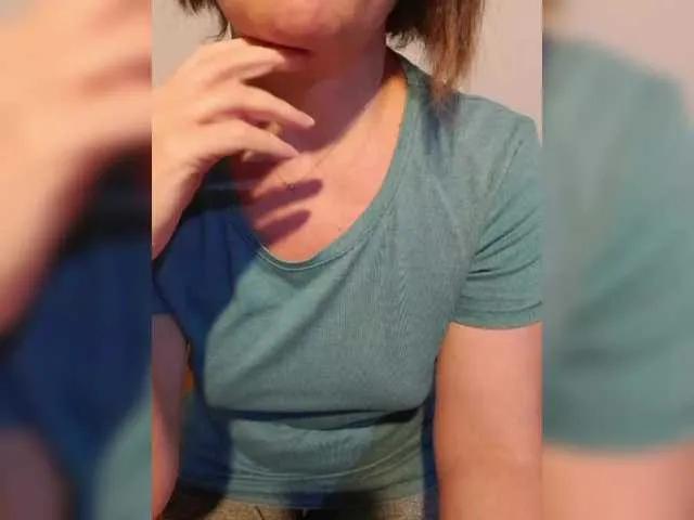 Offline ElitalianMilf on BongaCams