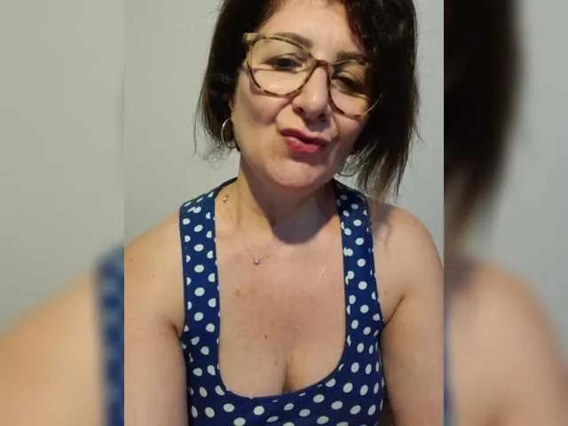 Offline ElitalianMilf on BongaCams