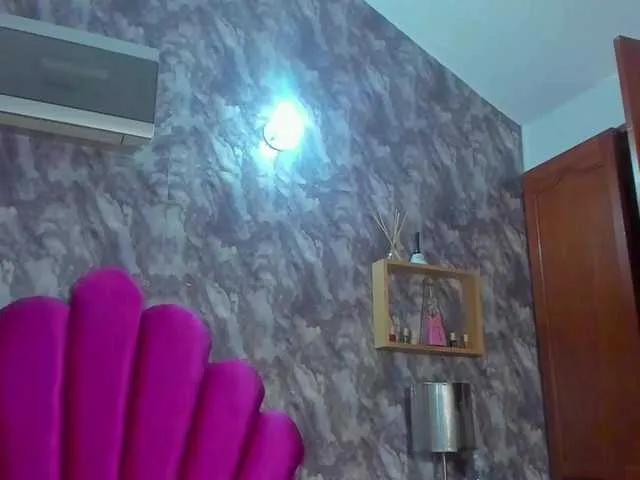 Freechat EMMAPARIS on BongaCams