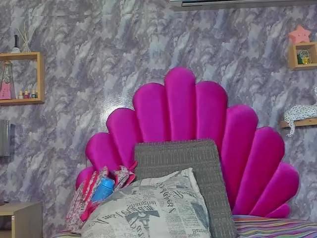 Freechat EMMAPARIS on BongaCams