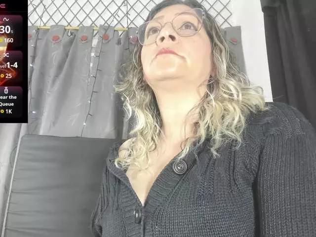 Offline evasaenz21 on BongaCams