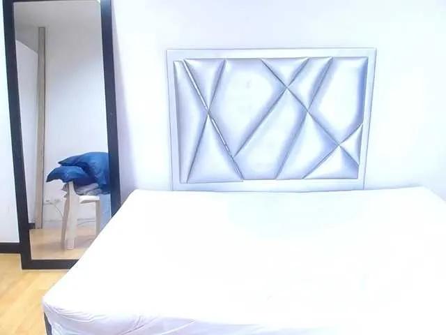 Offline goldenn-ass on BongaCams