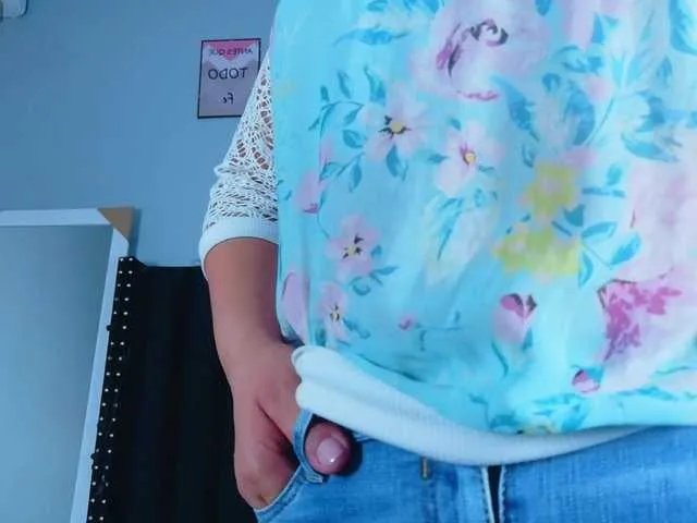 Hotlatinateacher on BongaCams