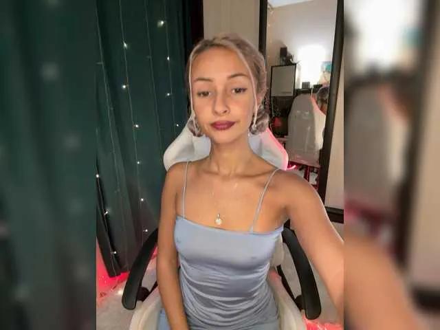 Freechat KiraWhite on BongaCams