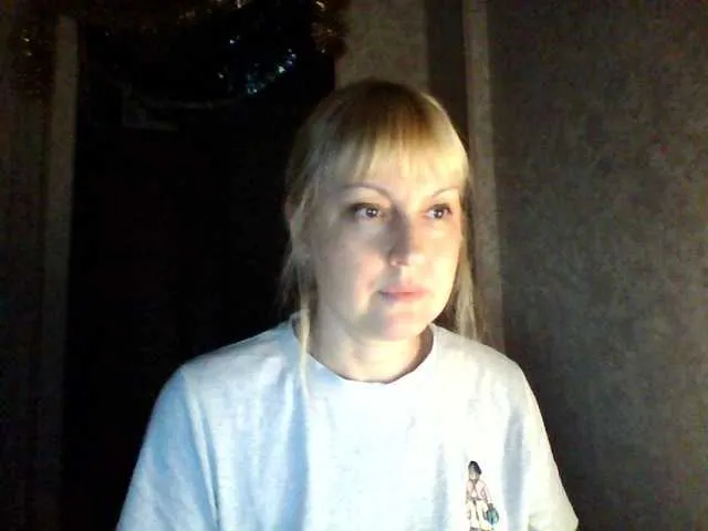 Offline krisss2016 on BongaCams