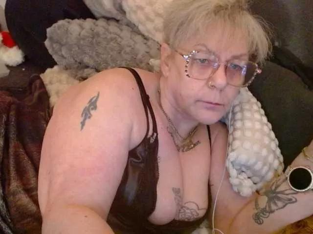 Offline latexshantie on BongaCams