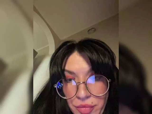 Laylay13 on BongaCams