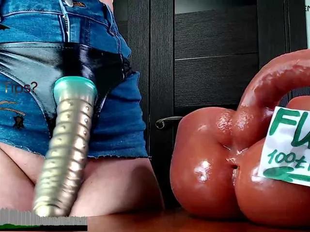 Freechat Lilydomi on BongaCams