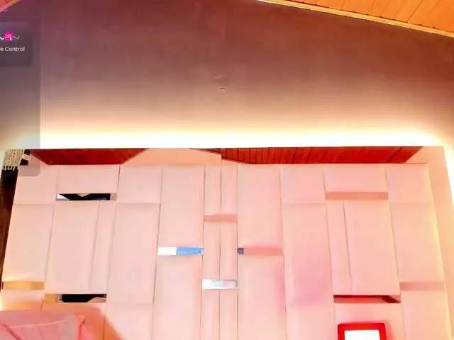 Offline LucianaMorena on BongaCams