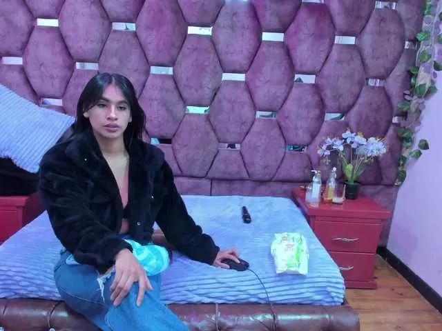 MiaaDavis on BongaCams 