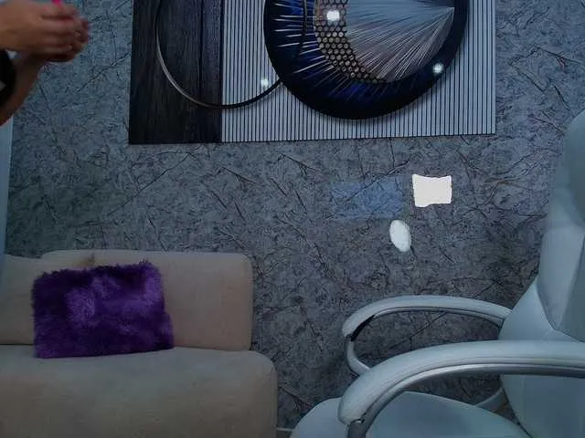 Octaviarouse on BongaCams