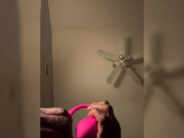 Offline Peachyz on BongaCams