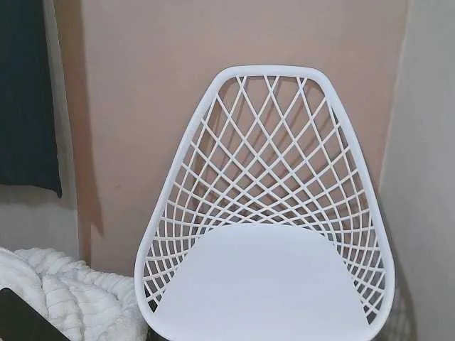 Offline Petitelv on BongaCams