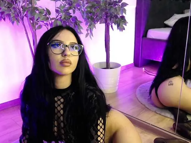 Offline RavenFoxy on BongaCams