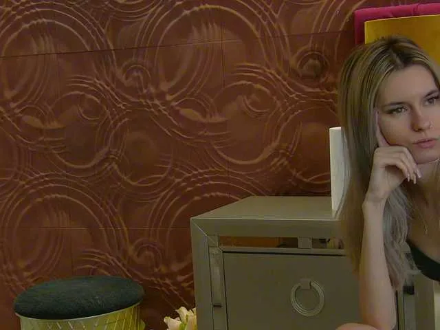 Offline RoxanneJoy on BongaCams