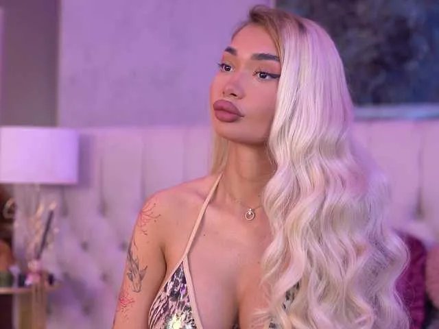 Offline SashaFerrera on BongaCams