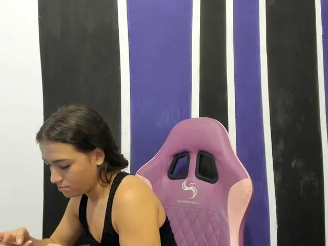 scarleth18 on BongaCams