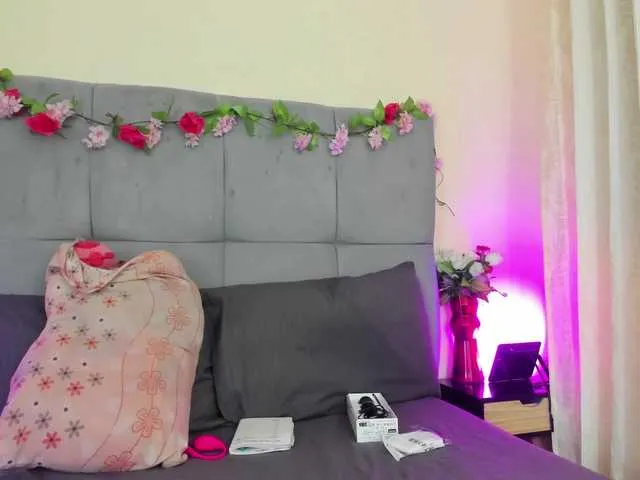 scarlethit on BongaCams