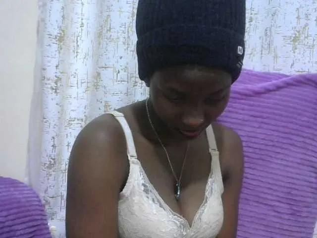 Sexythiny on BongaCams