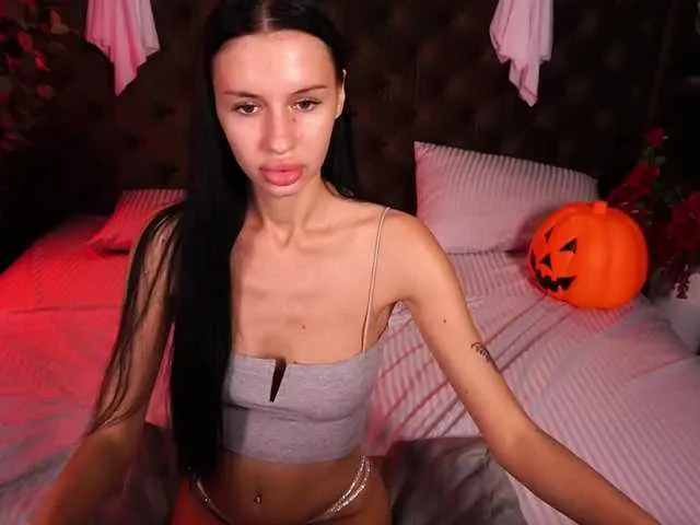 SnowWhiteee on BongaCams