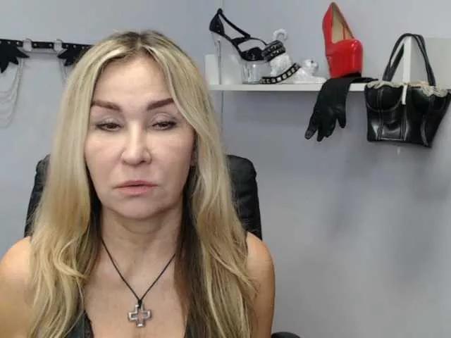 soft-crystal on BongaCams