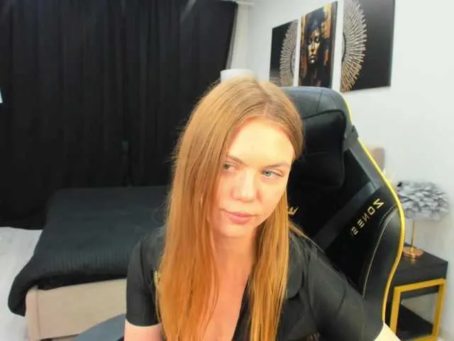 Offline Strawberrye on BongaCams