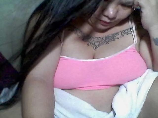 sweetasian33 on BongaCams 