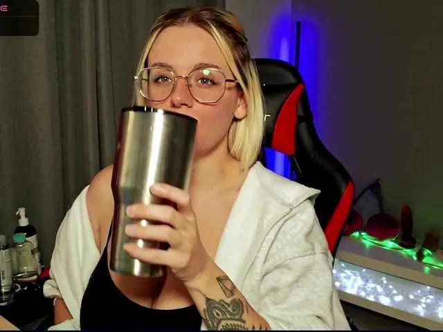 sweetshyann111 on BongaCams