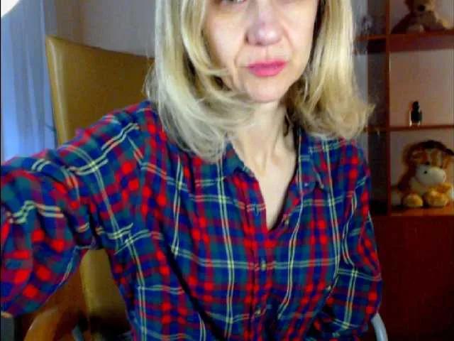 Offline Tanya6547 on BongaCams