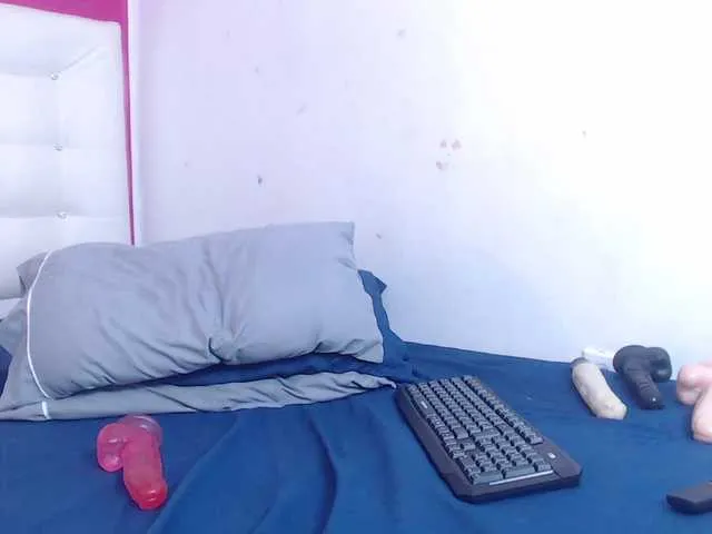 tiny-whore on BongaCams